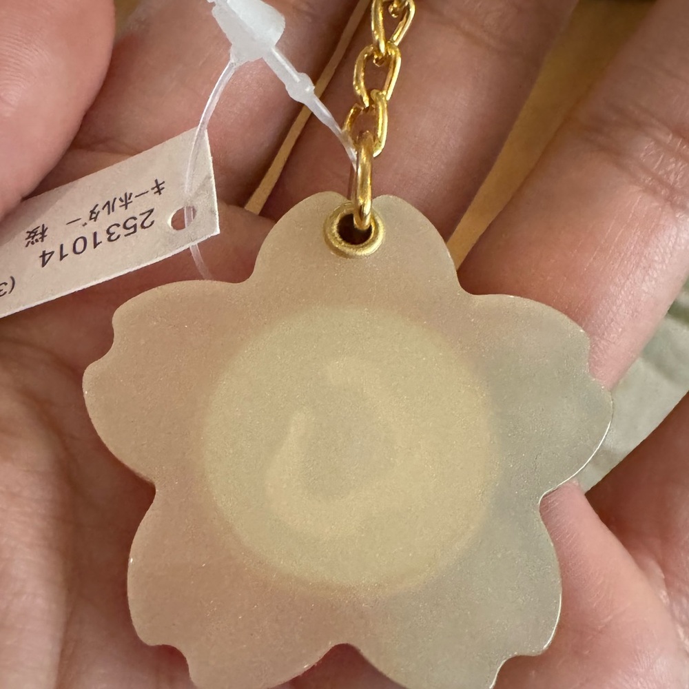 Sakura Flower Keychain - Picture 3 of 4
